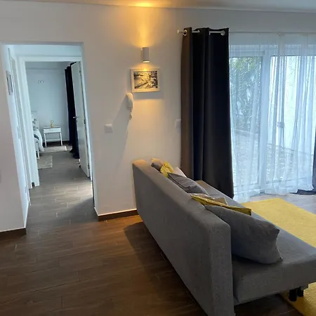 A Casinha * أنغرا دو إِراويزو